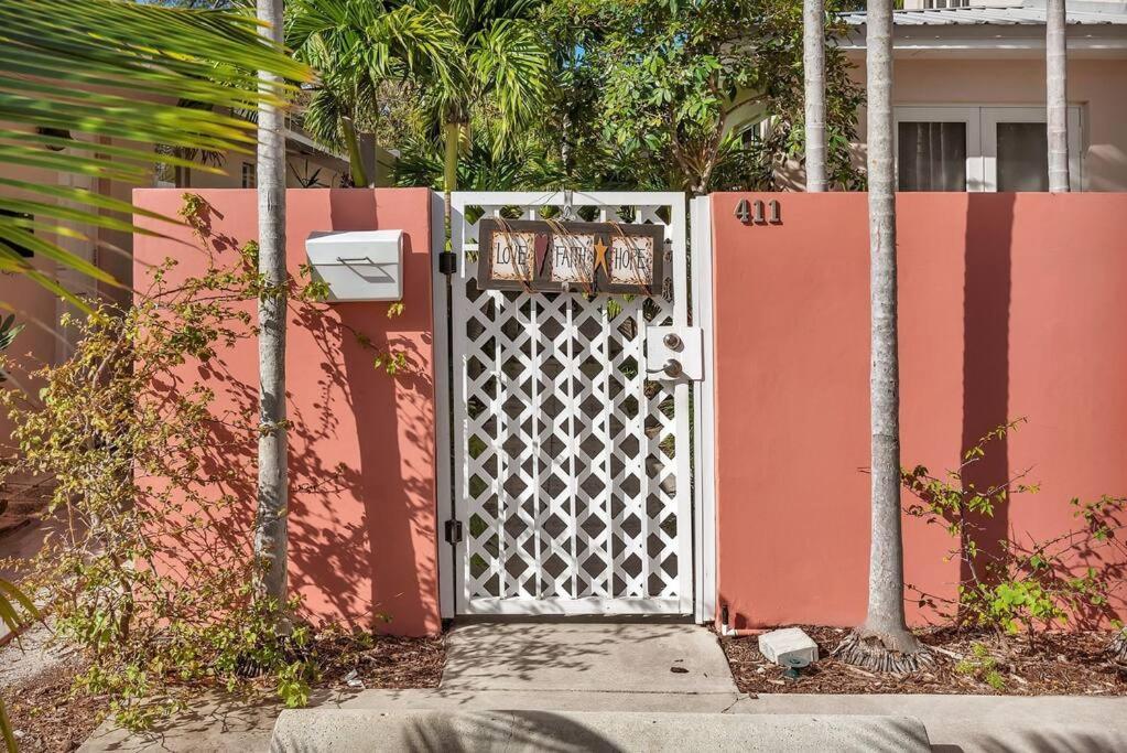 Charming Studio W Pool One Mile To Beach Pets Welcome Lake Worth Beach Extérieur photo