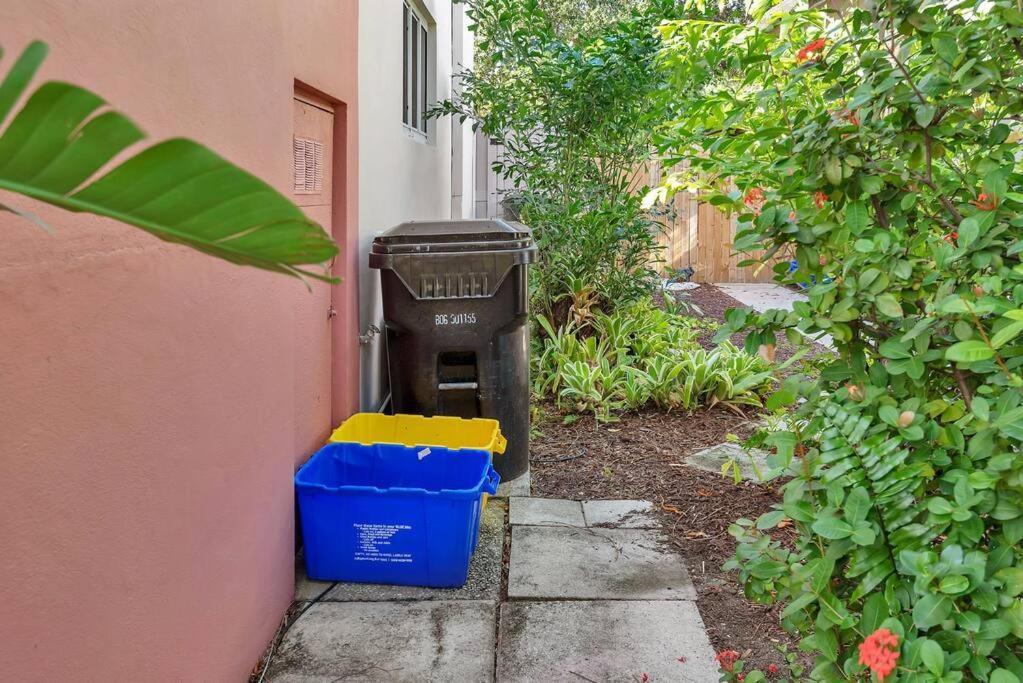 Charming Studio W Pool One Mile To Beach Pets Welcome Lake Worth Beach Extérieur photo
