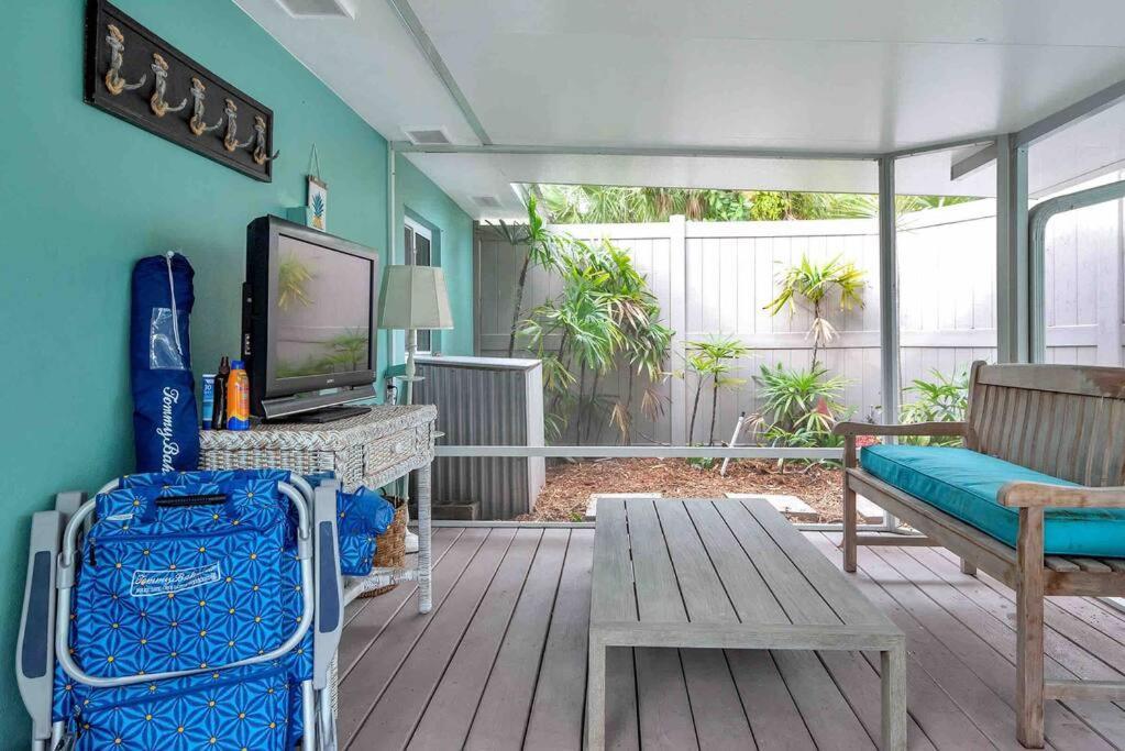 Charming Studio W Pool One Mile To Beach Pets Welcome Lake Worth Beach Extérieur photo