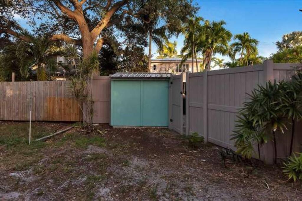 Charming Studio W Pool One Mile To Beach Pets Welcome Lake Worth Beach Extérieur photo