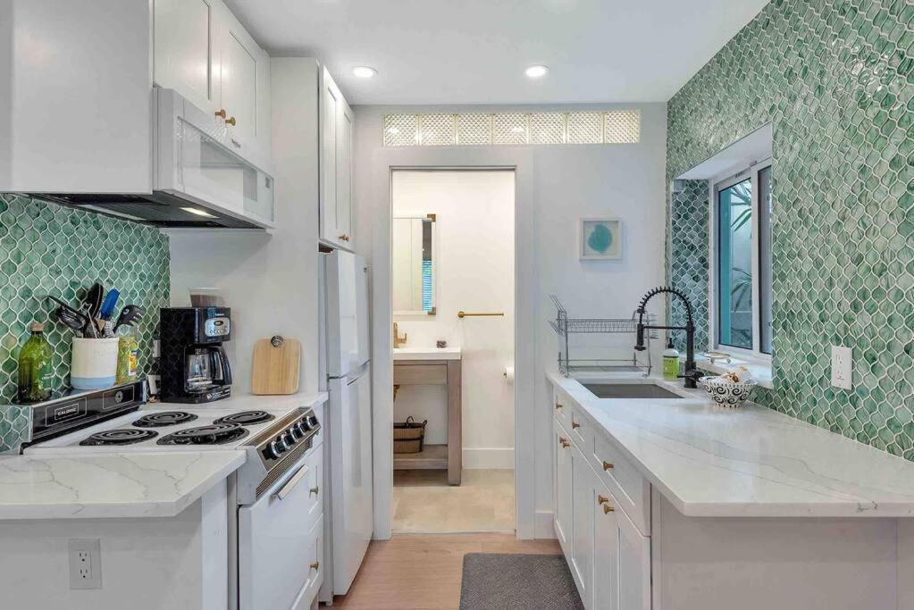 Charming Studio W Pool One Mile To Beach Pets Welcome Lake Worth Beach Extérieur photo