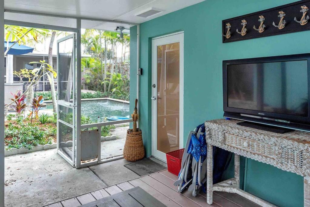 Charming Studio W Pool One Mile To Beach Pets Welcome Lake Worth Beach Extérieur photo
