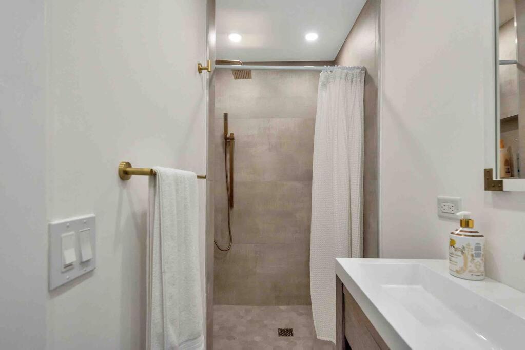 Charming Studio W Pool One Mile To Beach Pets Welcome Lake Worth Beach Extérieur photo